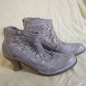 Sundance antique style heels